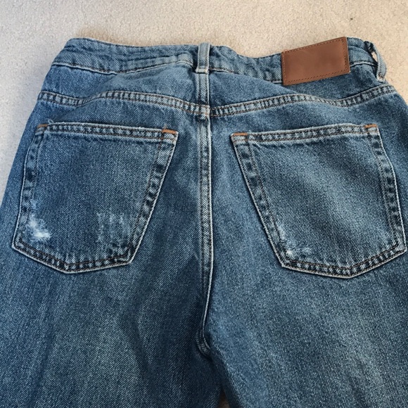 🌷Flower Embroidered Mom Jeans🌷 - Picture 3 of 6